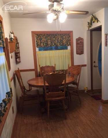 4423 Van Slyke Road Flint, MI 48507 - Photo 6 of 18 21189592-5.JPG