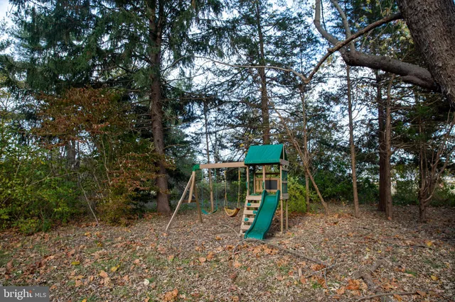 a picture of a bench in front of a building