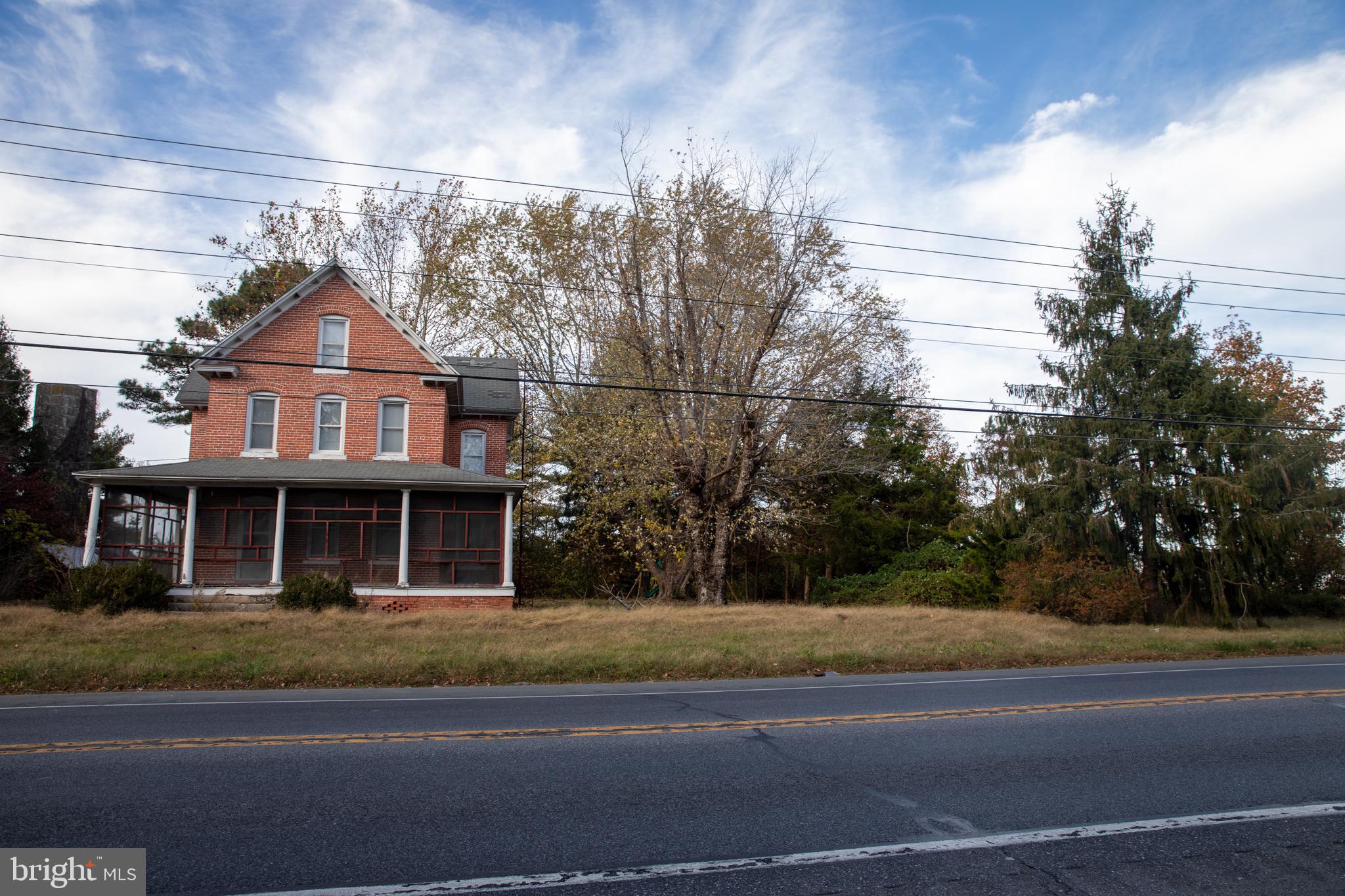 26121 Lewes Georgetown Highway Georgetown, DE 19947 - Photo 4 of 72 a front view of a house