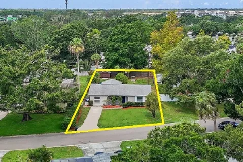 $415,000 | 5525 Pine Circle Northeast, St. Petersburg, FL 33703