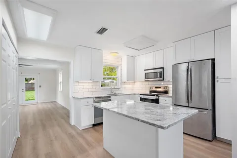 $415,000 | 5525 Pine Circle Northeast, St. Petersburg, FL 33703