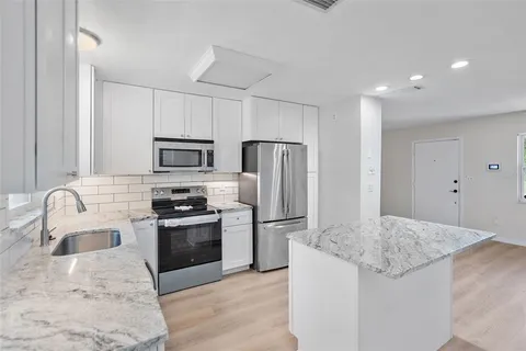 $415,000 | 5525 Pine Circle Northeast, St. Petersburg, FL 33703