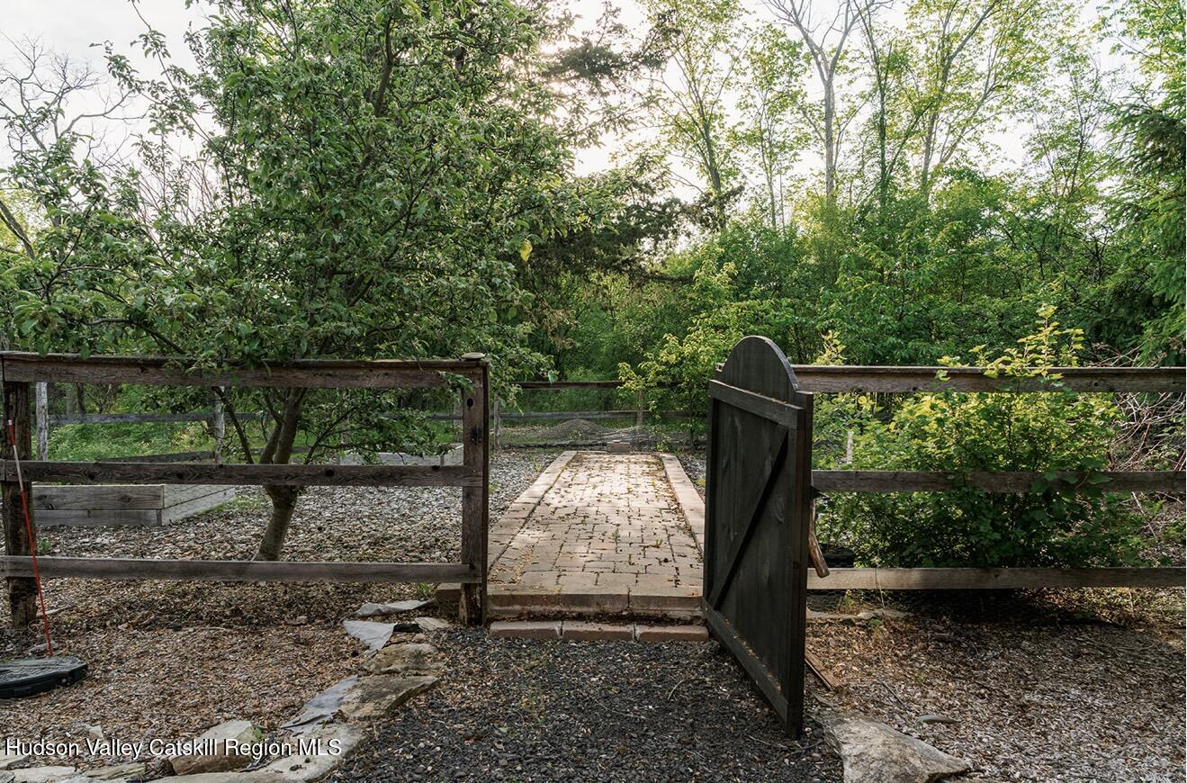 32 Whitney Point Athens, NY 12015 - Photo 7 of 42 Garden