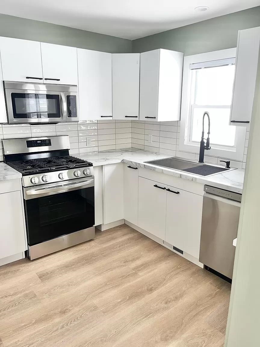 900 Taylor Street Bay City, MI 48708 - Photo 1 of 10 1924525-e040f795-1de8-41db-8ad6-3ad4ec1d52da.JPG