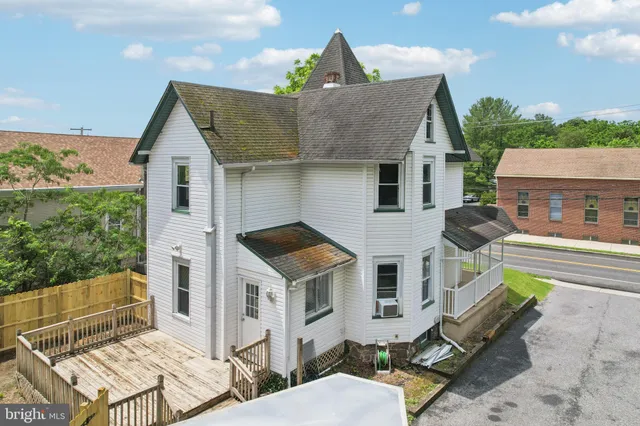 $3,300 | 134 South Main Street, Glassboro, NJ 08028