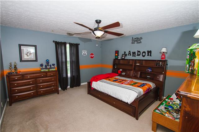 4155 Bethlehem Road Springfield, TN 37172 - Photo 11 of 19 HUGE second bedroom upstairs. Large walk in closet and ceiling fan.
