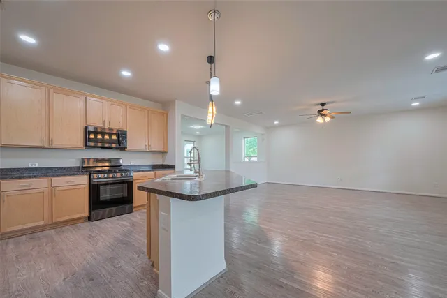 $2,800 | 3215 Laurel Bend Lane, Pearland, TX 77584