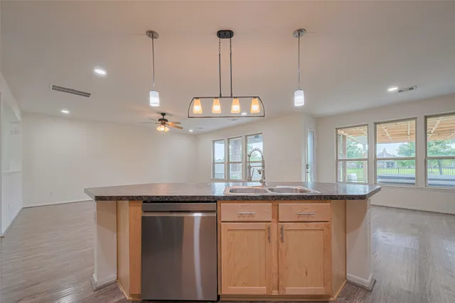 $2,800 | 3215 Laurel Bend Lane, Pearland, TX 77584