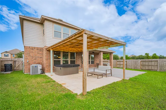 $2,800 | 3215 Laurel Bend Lane, Pearland, TX 77584