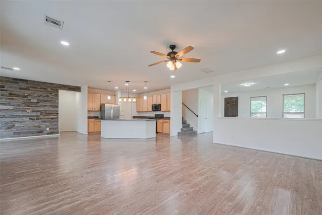 $2,800 | 3215 Laurel Bend Lane, Pearland, TX 77584