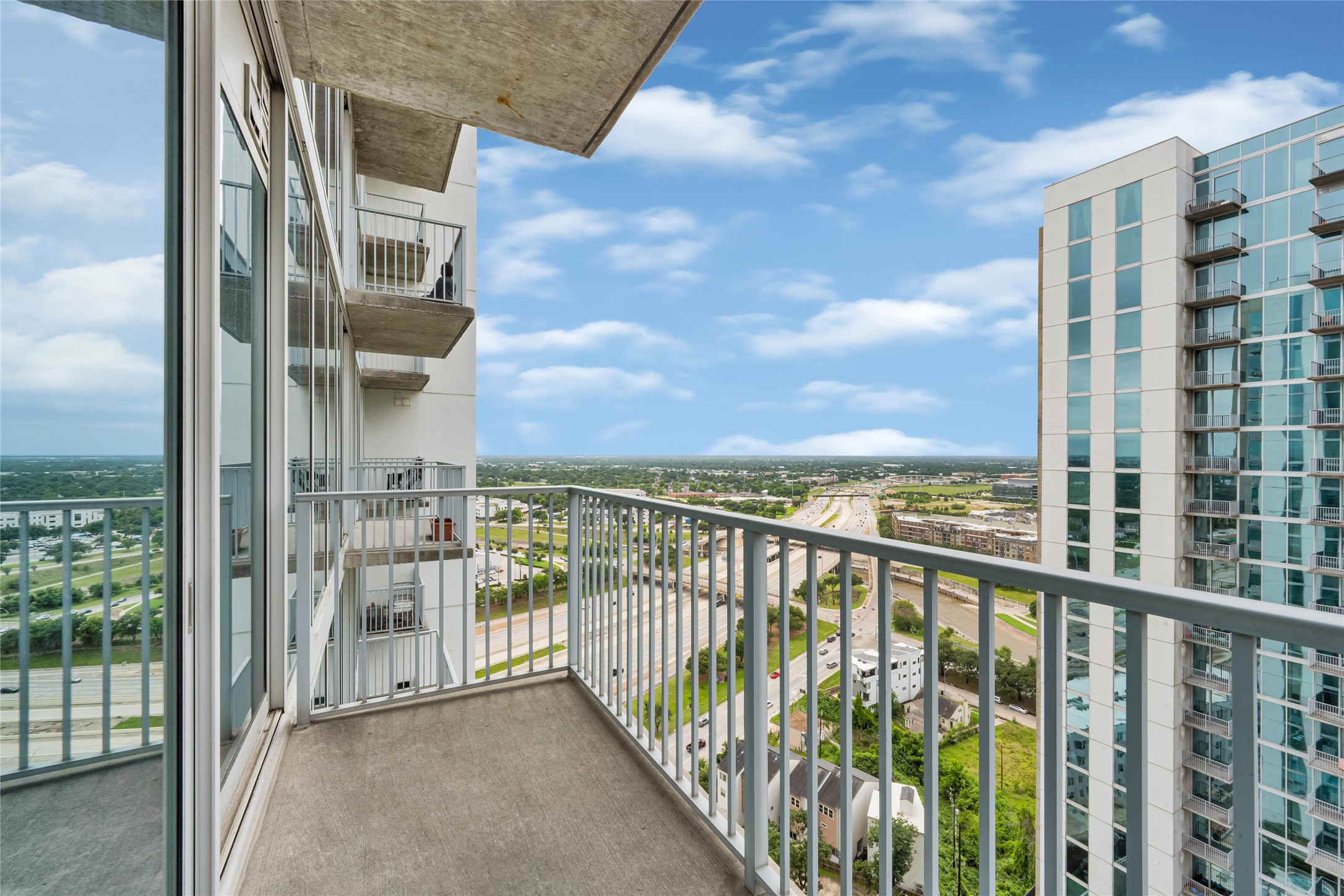 5925 Almeda Road, Unit 12308 Houston, TX 77004 - Photo 16 of 48 a view of balcony with city view