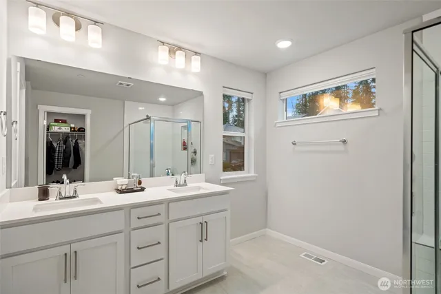 a view of a house with backyard and porch