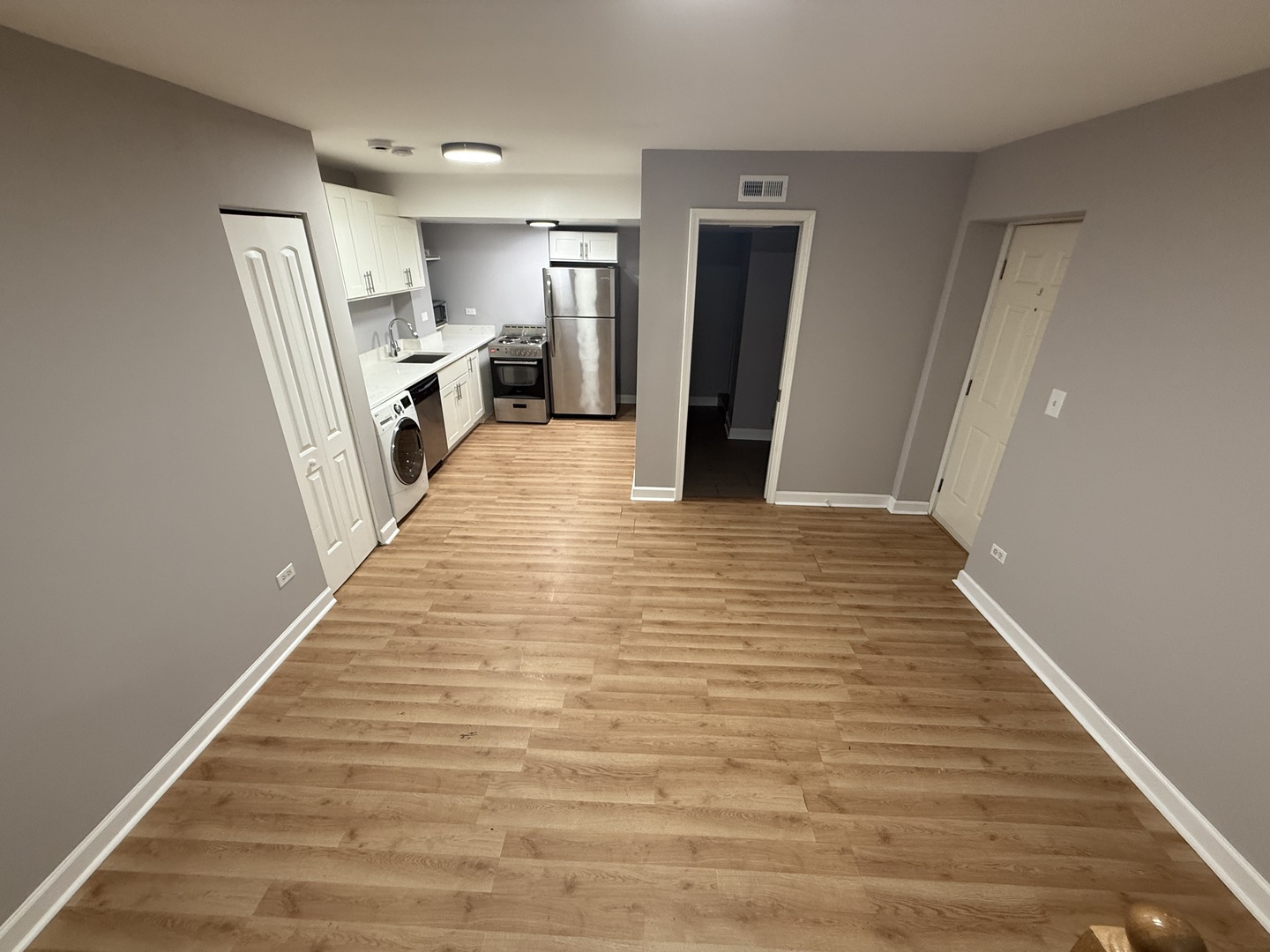 6954 North Greenview Avenue, Unit 100 Chicago, IL 60626 - Photo 3 of 7 a view of a kitchen from the hallway