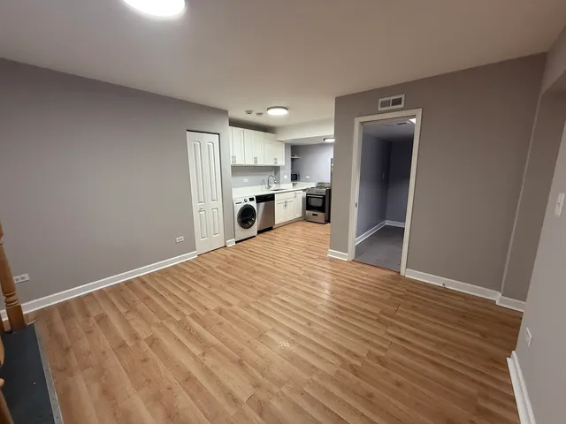 $1,250 | 6954 North Greenview Avenue, Unit 100, Chicago, IL 60626