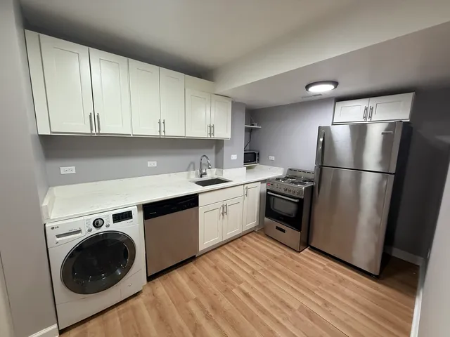 $1,250 | 6954 North Greenview Avenue, Unit 100, Chicago, IL 60626