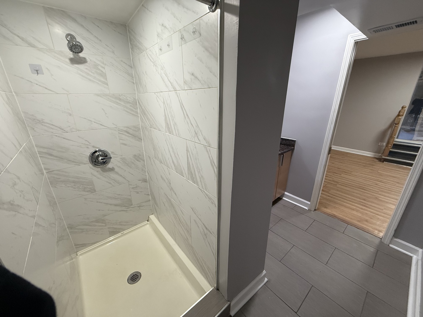 6954 North Greenview Avenue, Unit 100 Chicago, IL 60626 - Photo 7 of 7 a bathroom with a tub