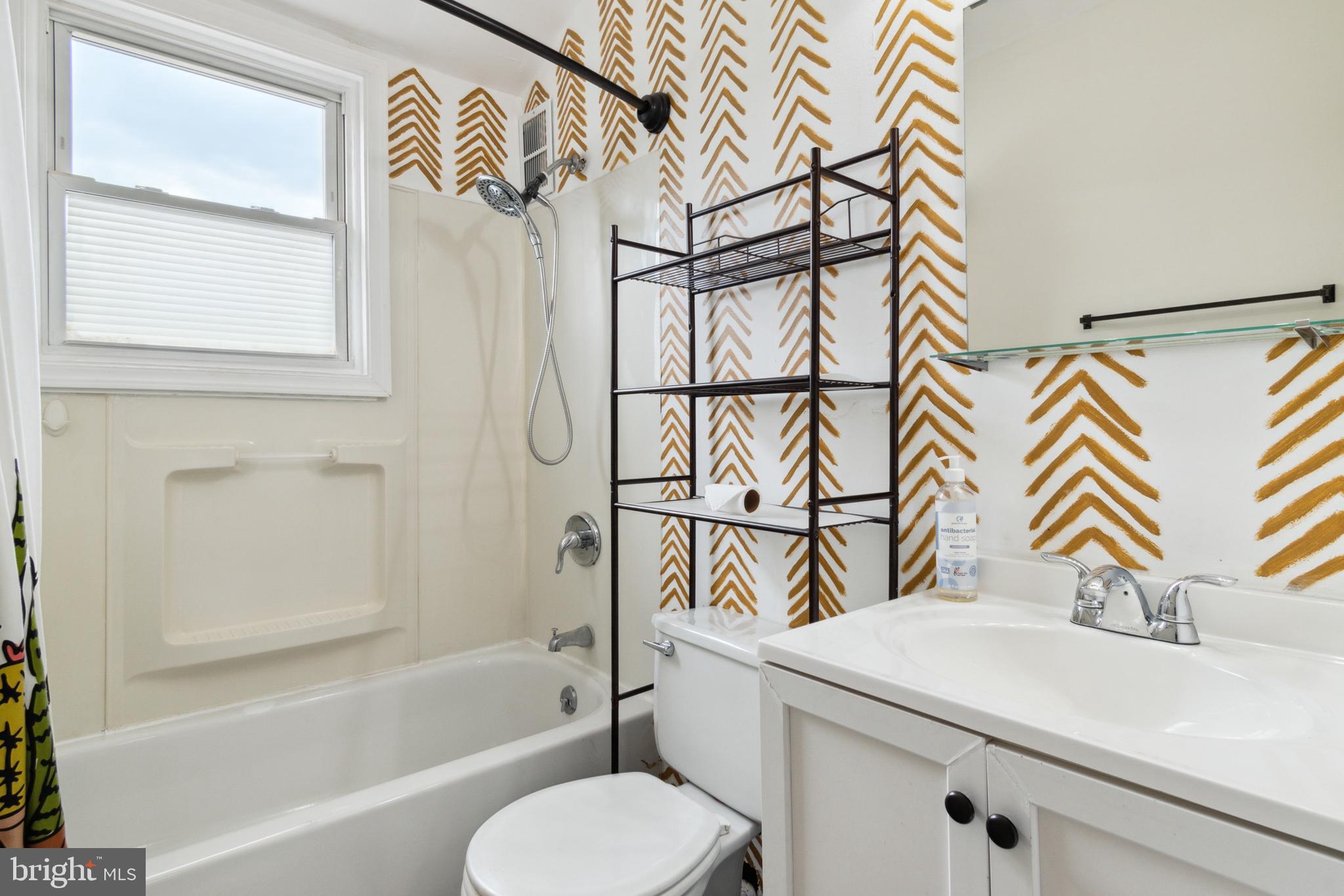 2907 Georgetown Road Baltimore, MD 21230 - Photo 13 of 27 Full Bath upstairs