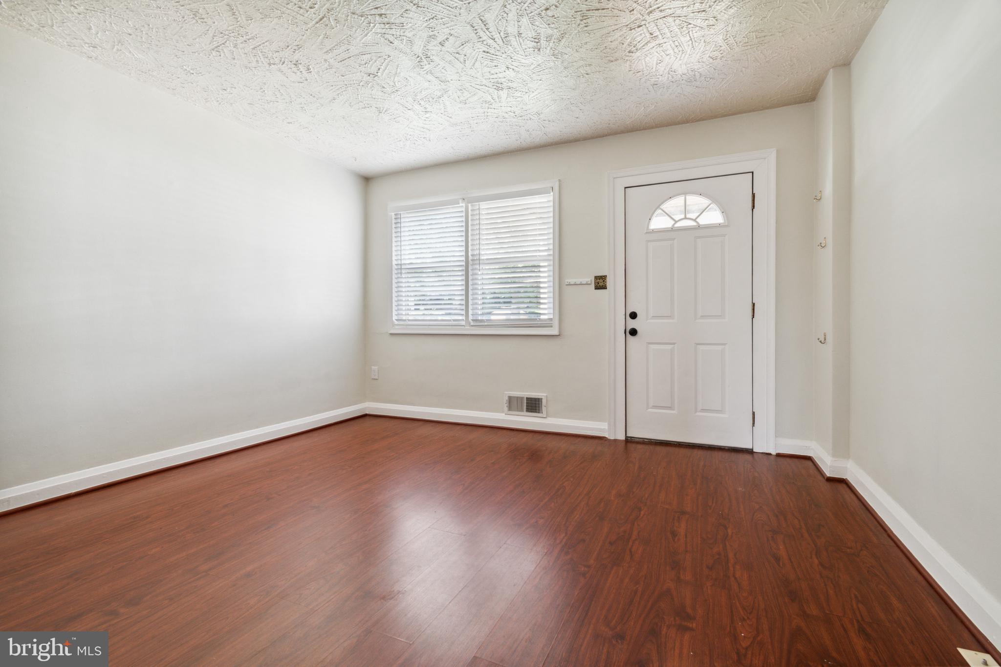 2907 Georgetown Road Baltimore, MD 21230 - Photo 4 of 27 Tons of natural light!