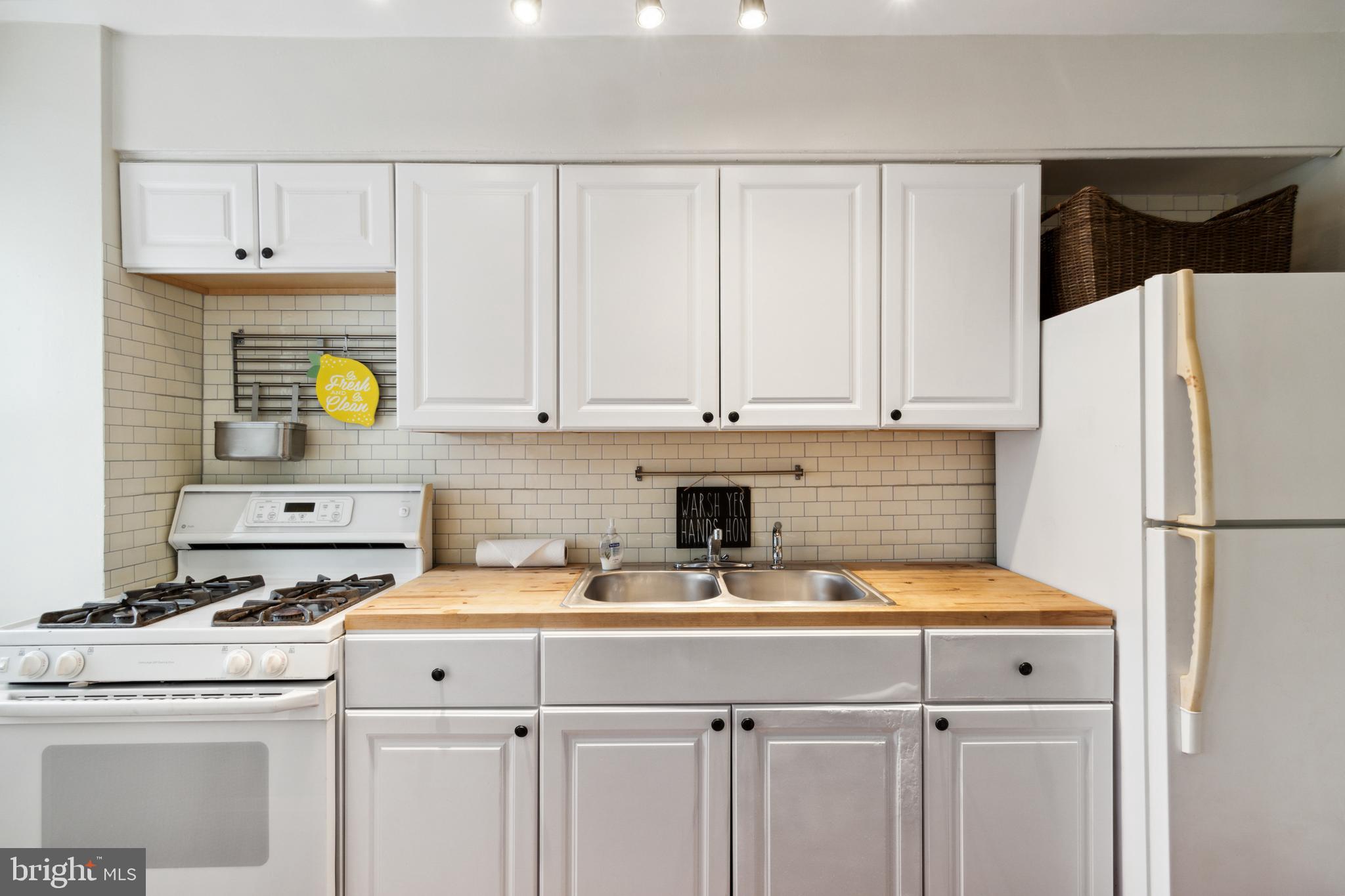 2907 Georgetown Road Baltimore, MD 21230 - Photo 8 of 27 Bright white kitchen