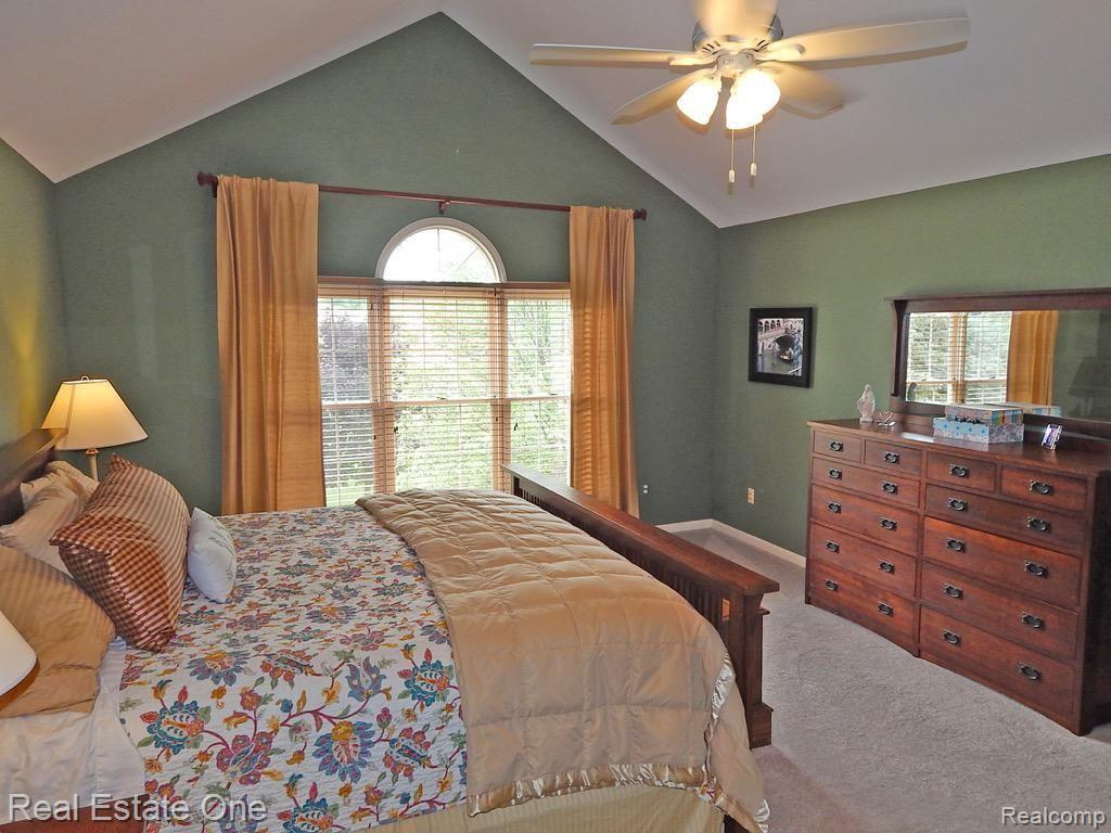 1695 Devonwood Drive Rochester, MI 48306 - Photo 19 of 37 master.br