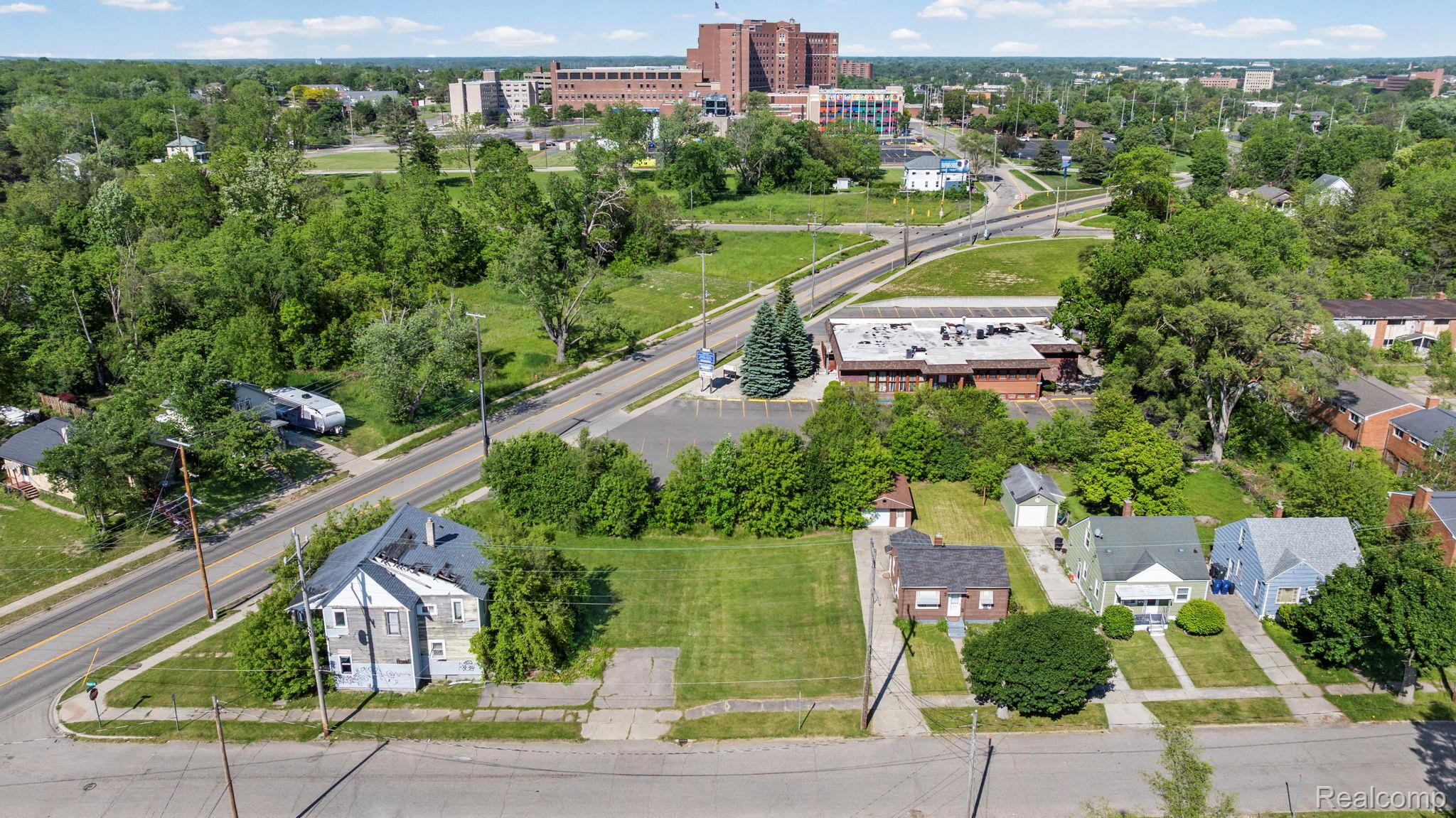 1213 Flushing Road Flint, MI 48504 - Photo 5 of 10 6-web-or-mls-1213-flushing-rd.jpg