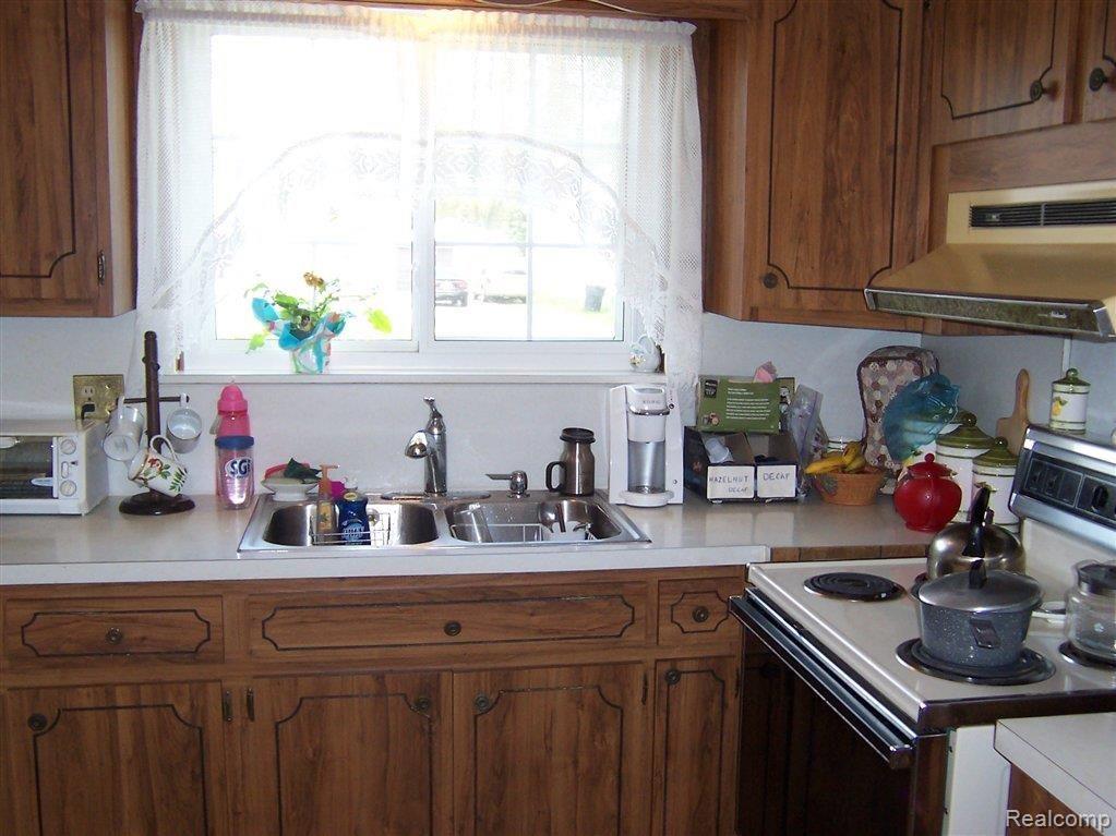 19044 Martin Road Roseville, MI 48066 - Photo 3 of 17 19044 Martin 005.jpg