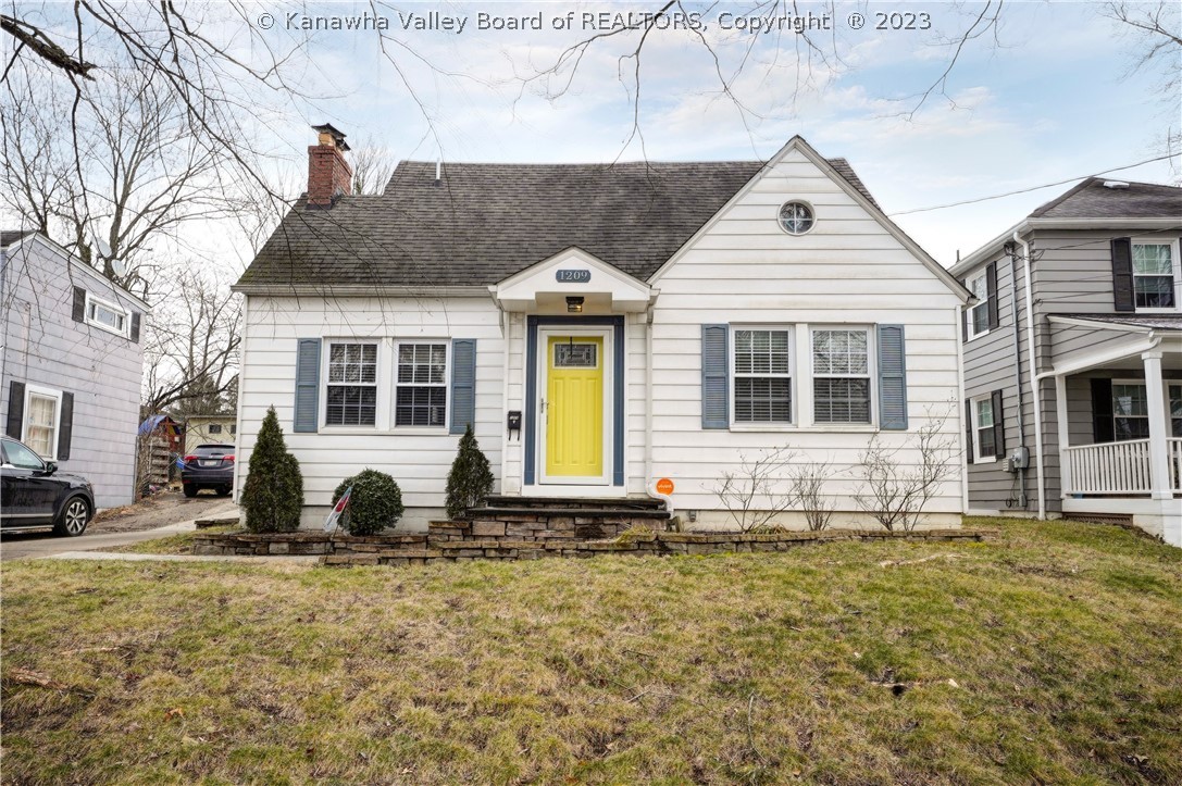 1209 Oakmont Road Charleston, WV 25314 - Photo 1 of 35 Gallery Image 1