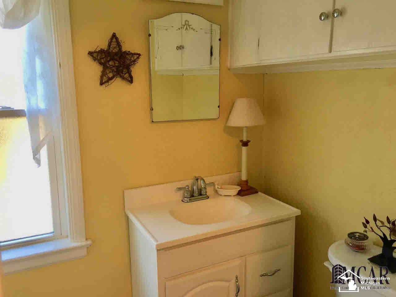 9023 Oakridge Road Temperance, MI 48182 - Photo 39 of 45 21396735-38.JPG