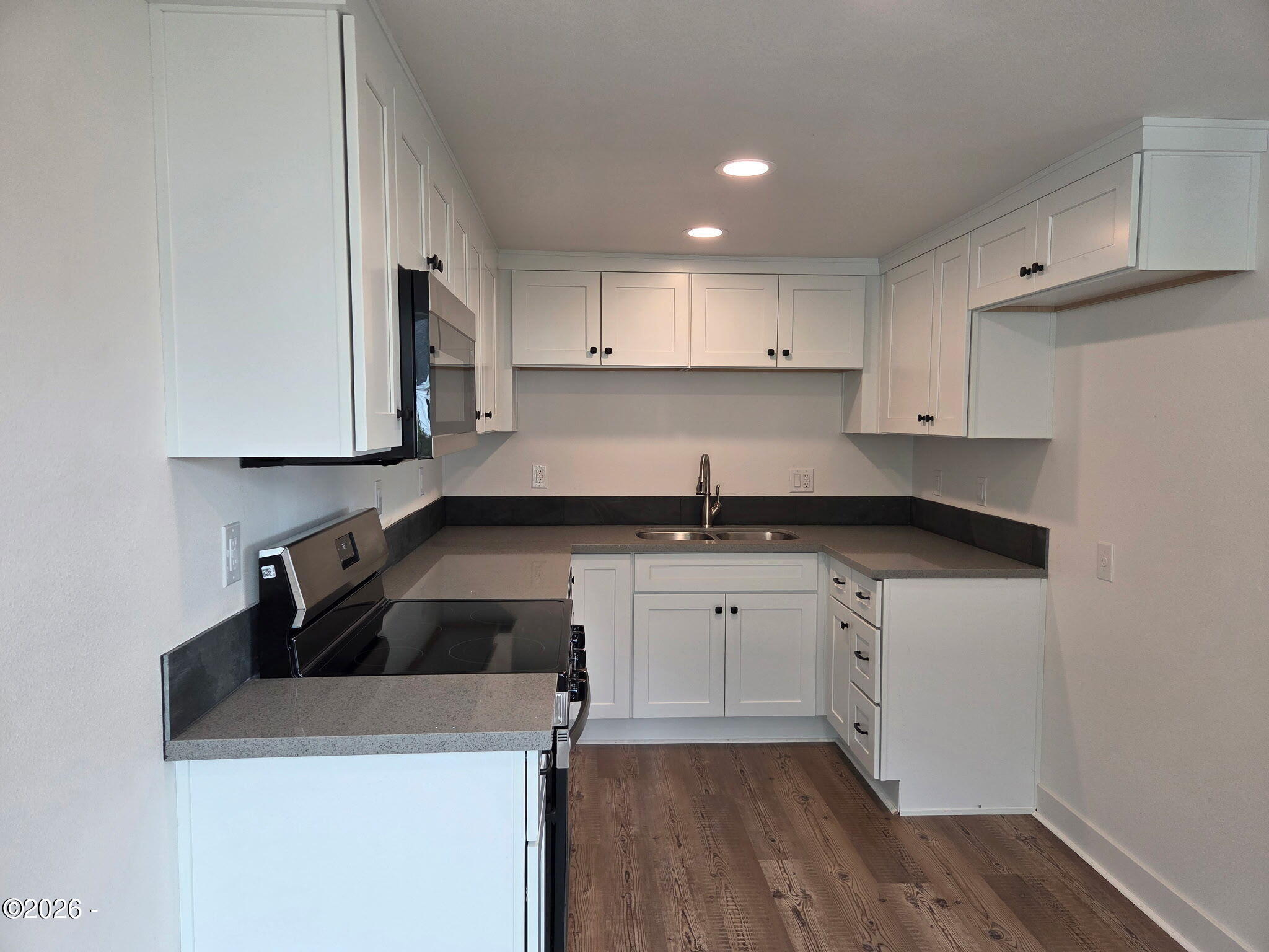 306 8th Street, Unit 306 / 308 Garibaldi, OR 97118 - Photo 8 of 21