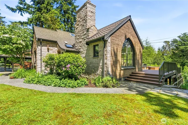 $1,299,900 | 17014 25th Avenue Northeast, Lake Forest Park, WA 98155