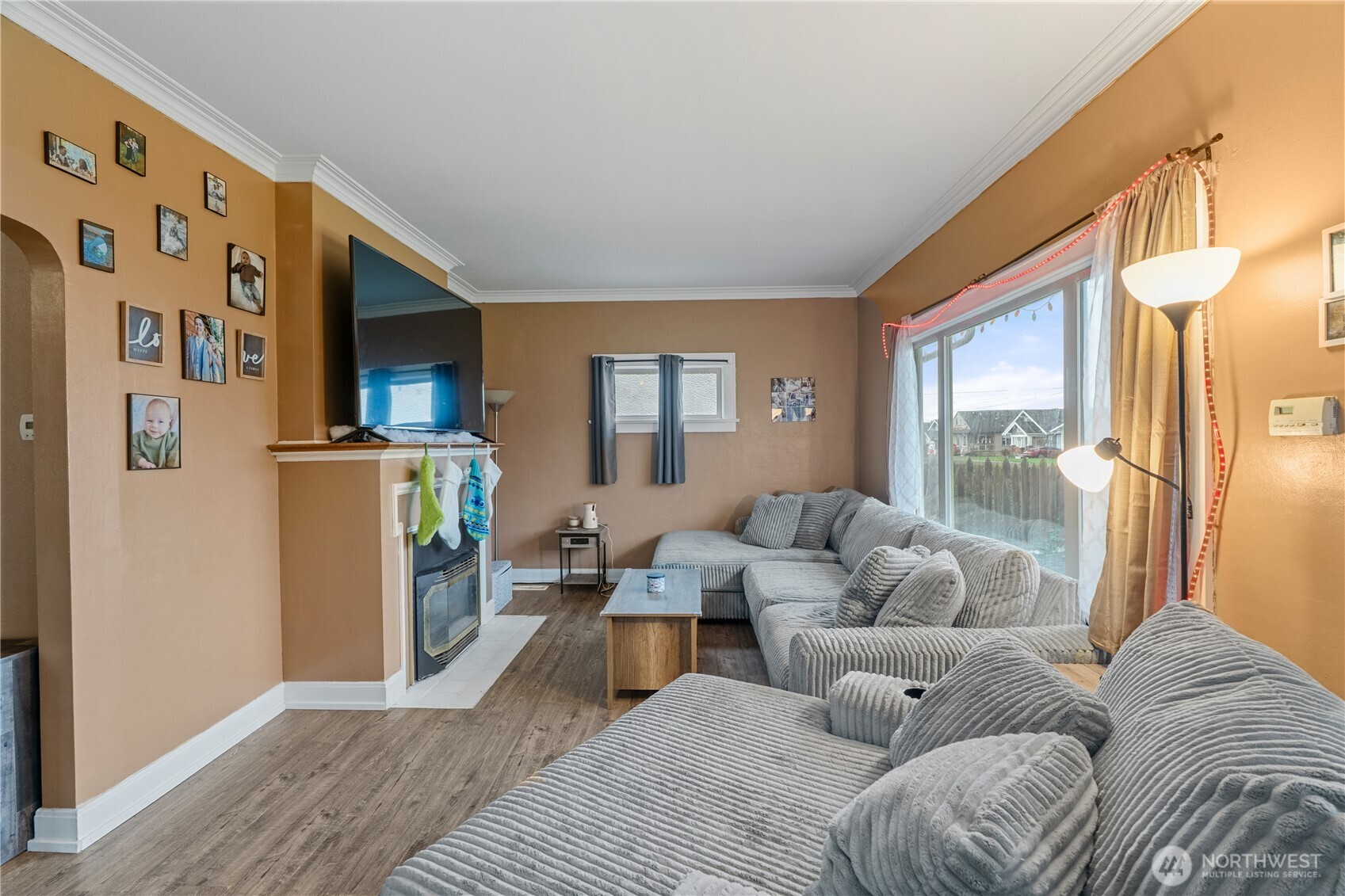 619 Spruce Street Hoquiam, WA 98550 - Photo 3 of 30 a living room with furniture and a window