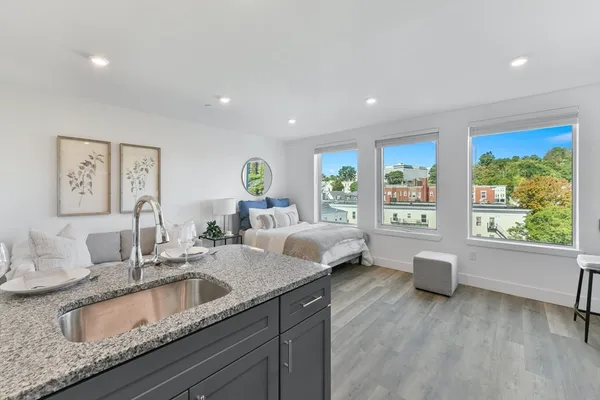 $1,675 | 585 Essex Street, Unit 303, Lynn, MA 01901