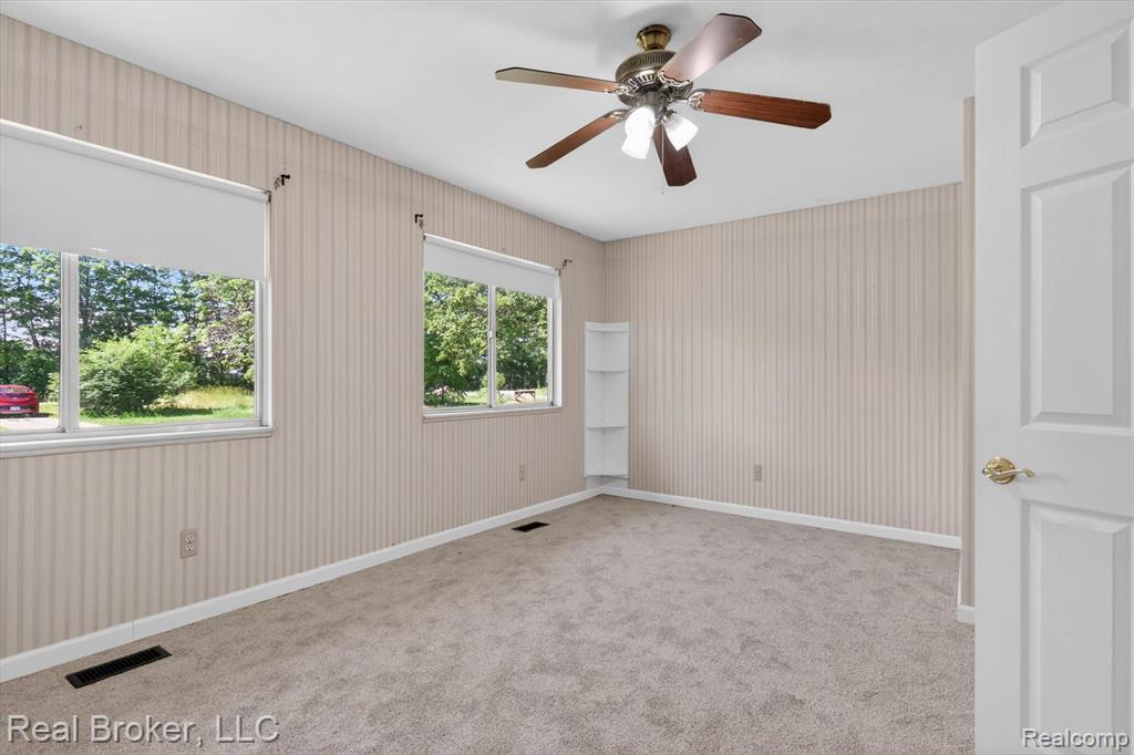 48050 Hull Road Belleville, MI 48111 - Photo 27 of 39