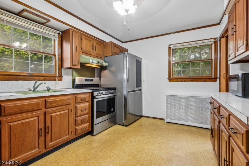 320 Redmont Road North Plainfield, NJ 07063 - Photo 8 of 24