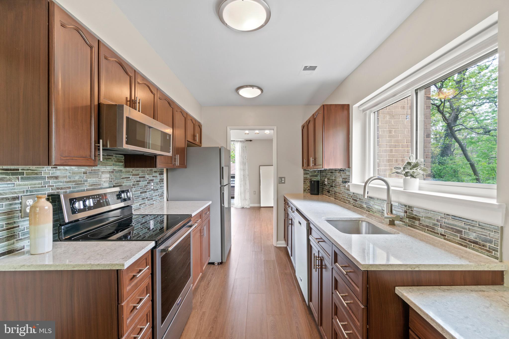 11608 Windbluff Court, Unit 7B2 Reston, VA 20191 - Photo 13 of 39 Kitchen