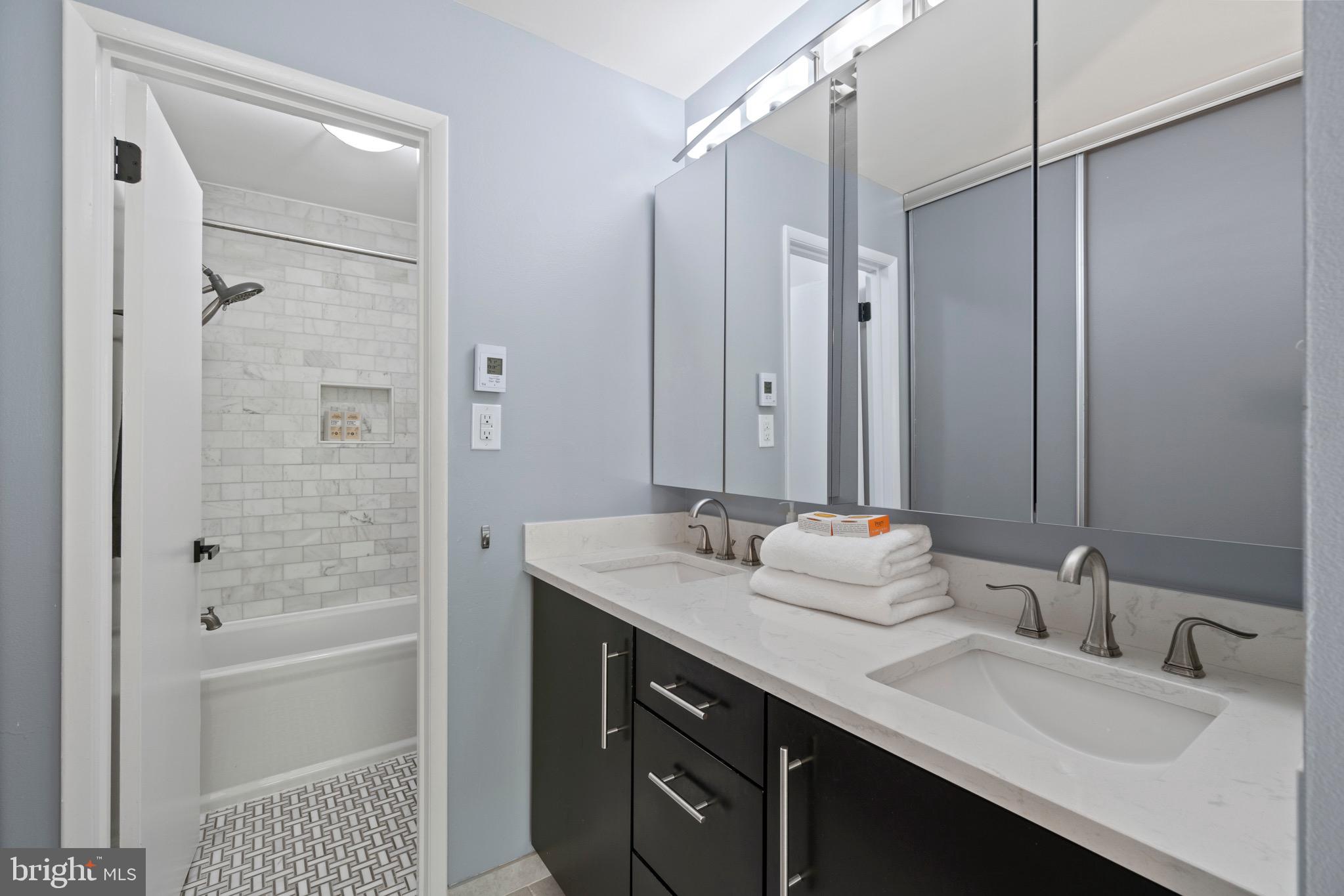 11608 Windbluff Court, Unit 7B2 Reston, VA 20191 - Photo 25 of 39 Primary Bathroom