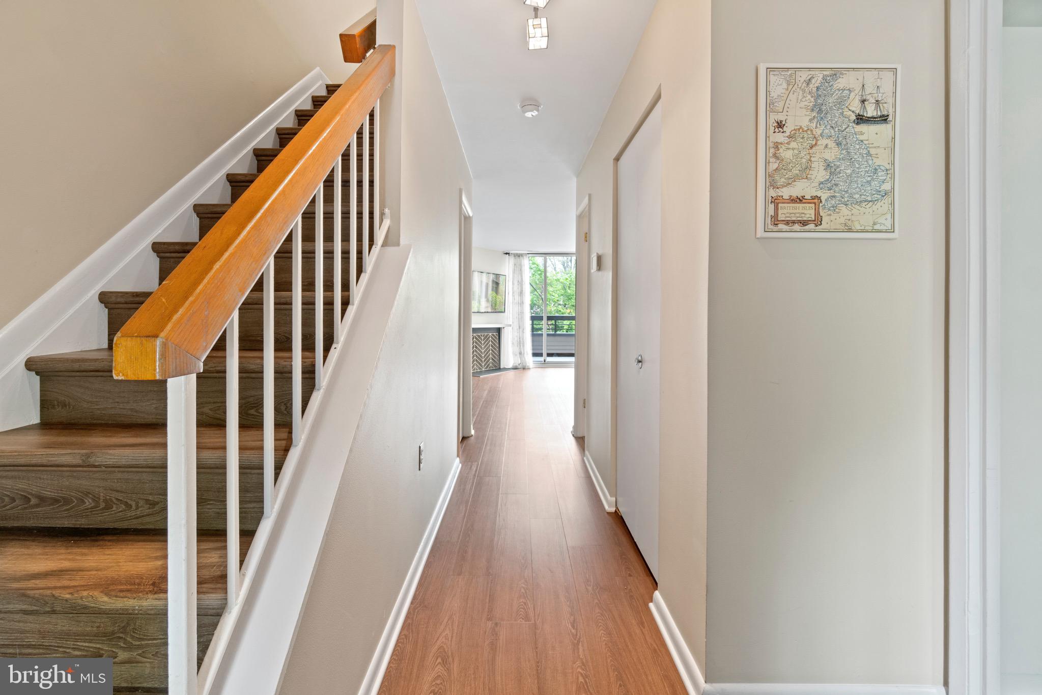 11608 Windbluff Court, Unit 7B2 Reston, VA 20191 - Photo 5 of 39 Foyer