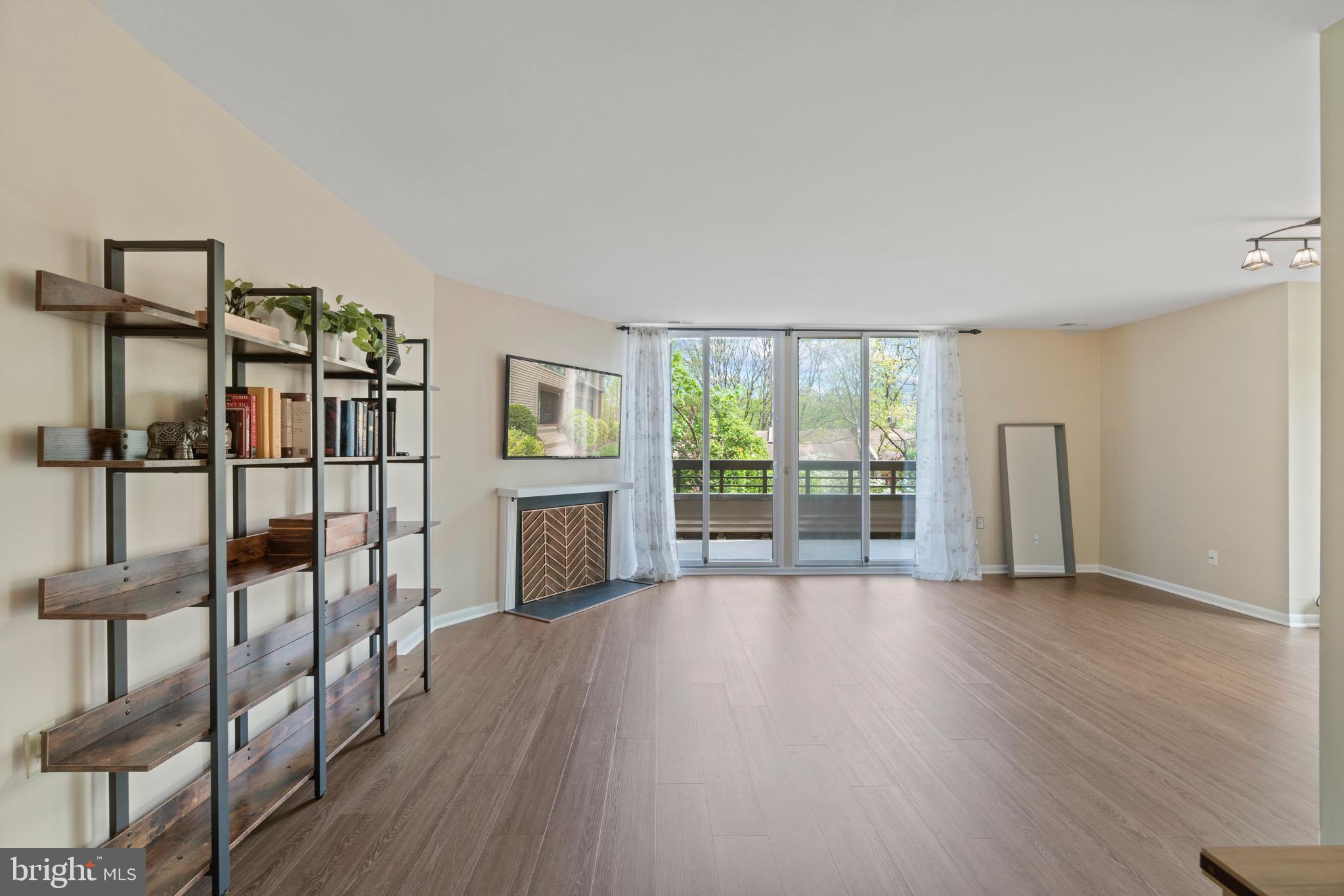 11608 Windbluff Court, Unit 7B2 Reston, VA 20191 - Photo 6 of 39 Living Room