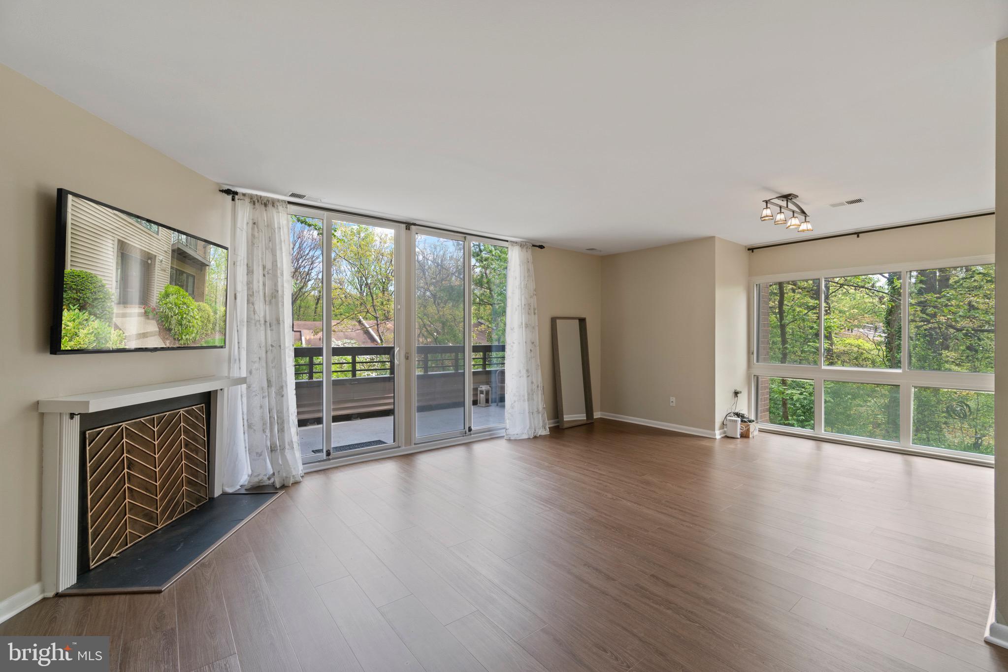 11608 Windbluff Court, Unit 7B2 Reston, VA 20191 - Photo 7 of 39 Living Room
