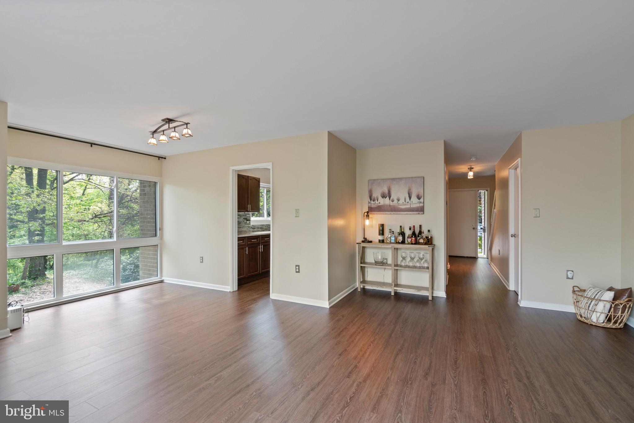 11608 Windbluff Court, Unit 7B2 Reston, VA 20191 - Photo 8 of 39 Living Room