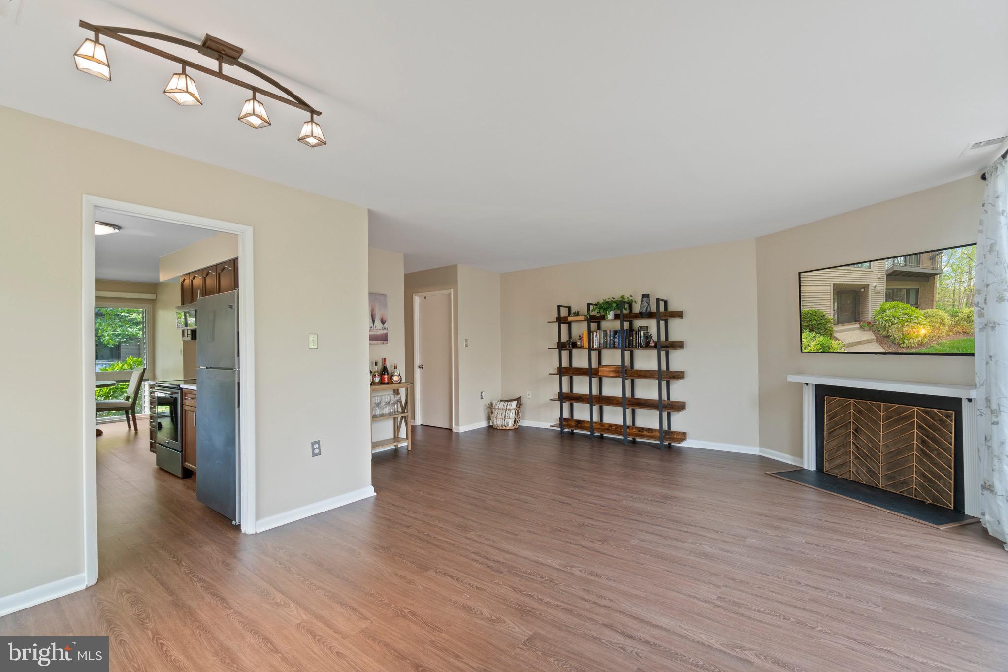 11608 Windbluff Court, Unit 7B2 Reston, VA 20191 - Photo 9 of 39 Living Room