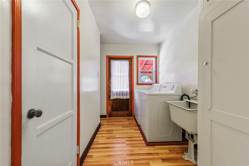 4660 Cover Street Riverside, CA 92506 - Photo 26 of 45 a room with a sink and a window