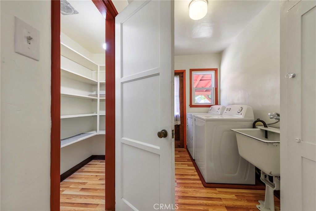 4660 Cover Street Riverside, CA 92506 - Photo 27 of 45 a room with a chair and a window