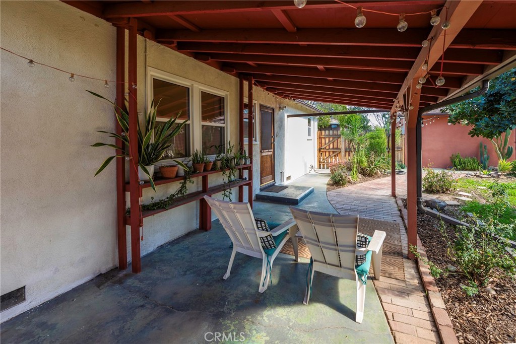 4660 Cover Street Riverside, CA 92506 - Photo 43 of 45 a view of an outdoor space with a table and chairs in patio