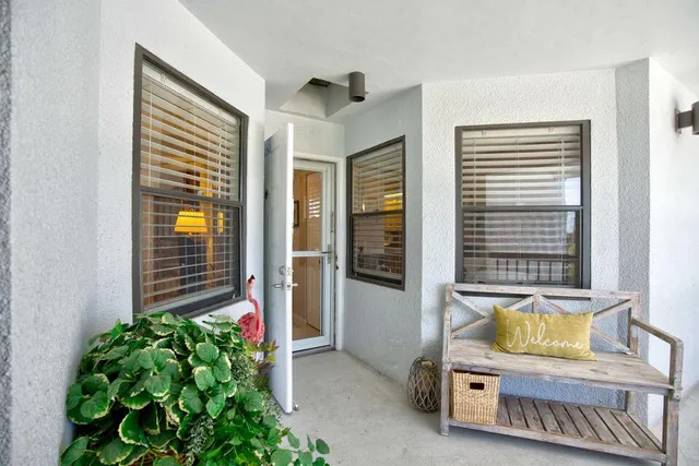a view of livingroom with furniture