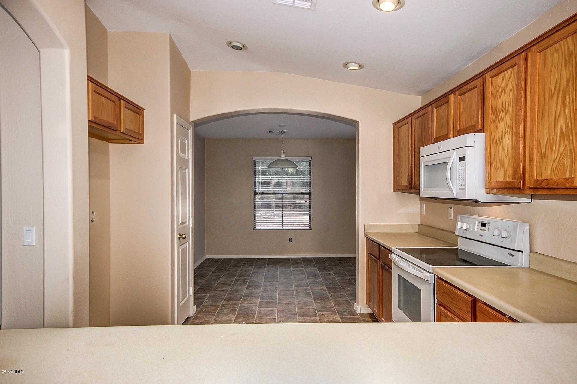 2332 West Carson Road Phoenix, AZ 85041 - Photo 7 of 27 0010-Carson (10)