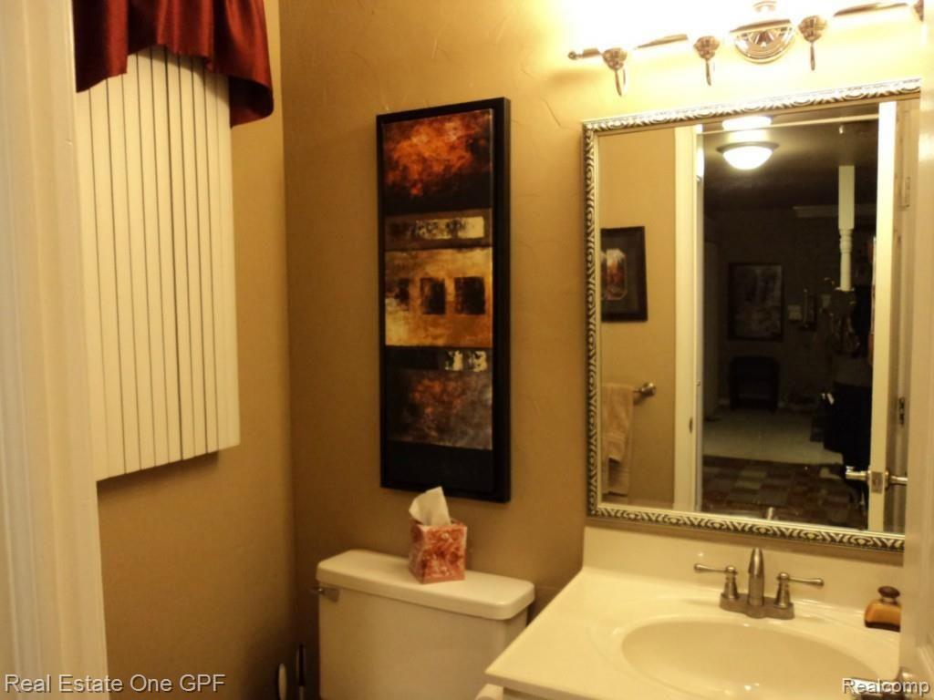 978 Vernier Road Grosse Pointe, MI 48236 - Photo 8 of 16 9 DSC02548.jpg