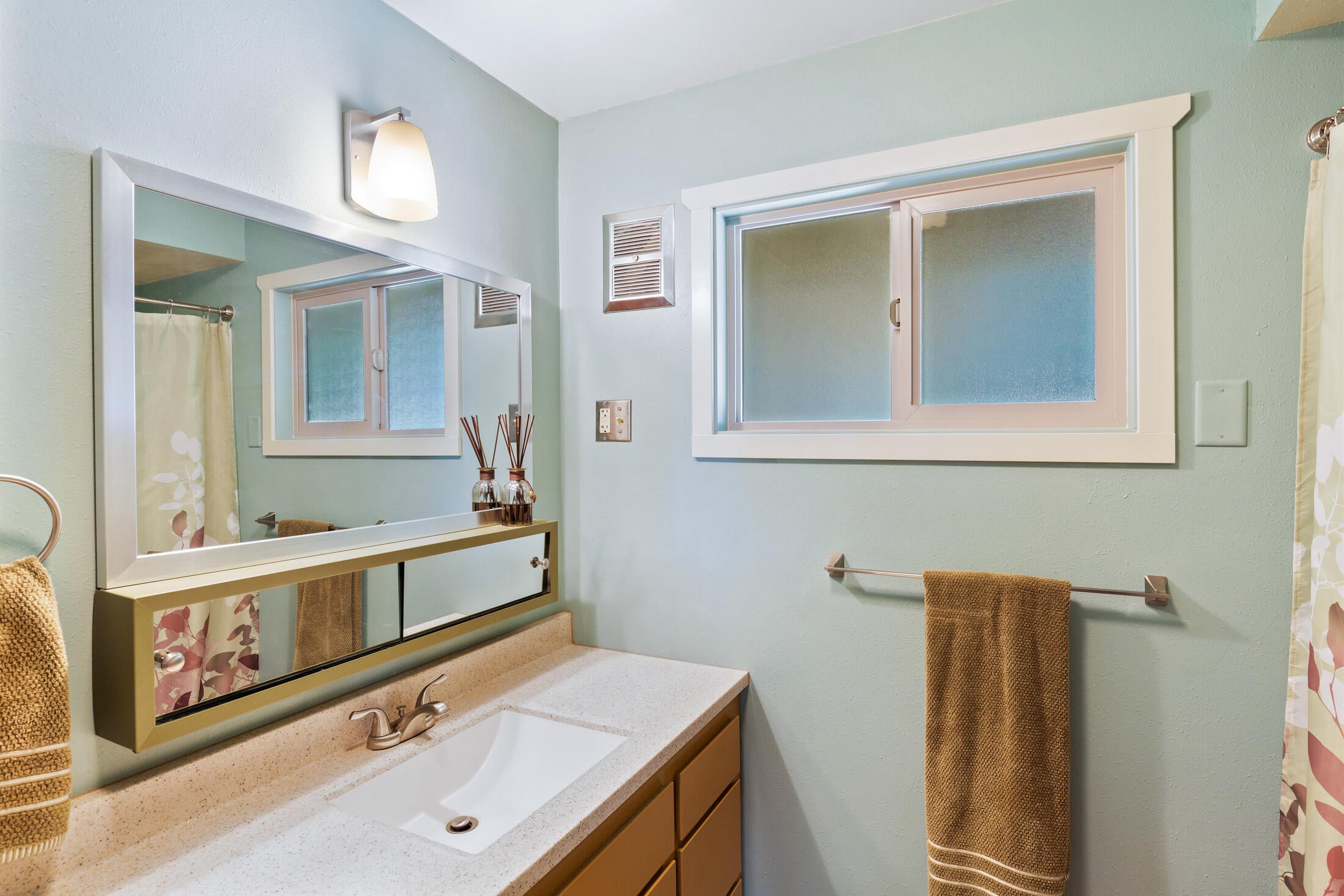 2375 Scoville Road Grants Pass, OR 97526 - Photo 17 of 25 Bathroom