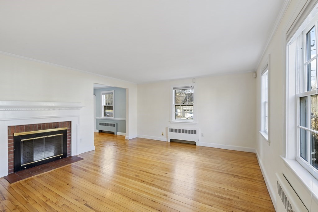 547 Webster Street Needham, MA 02494 - Photo 4 of 35