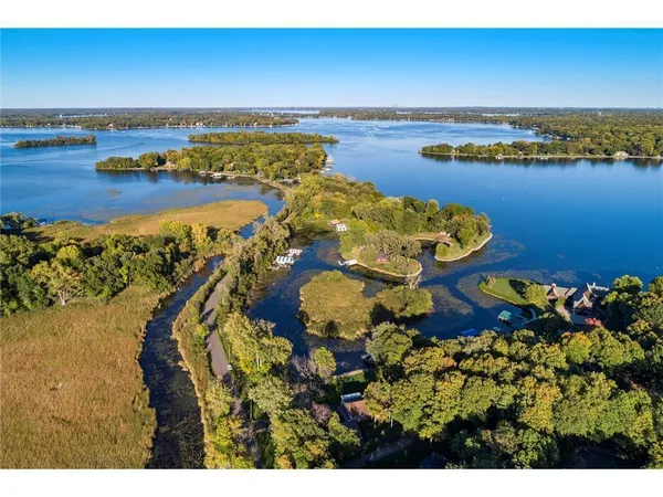 $750,000 | 4720 Lagoon Drive, Shorewood, MN 55364